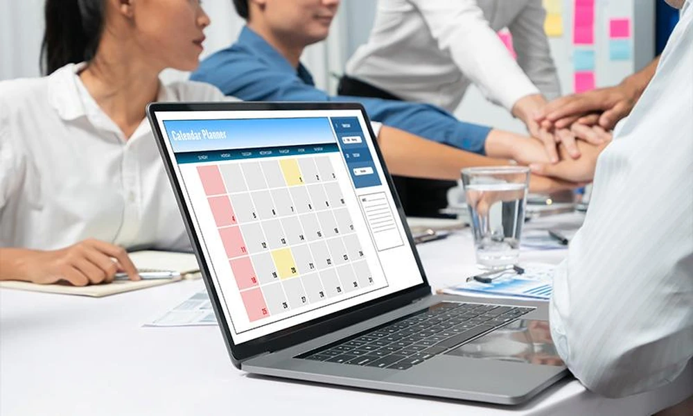 How an HR Leave Management System Improves Team Scheduling